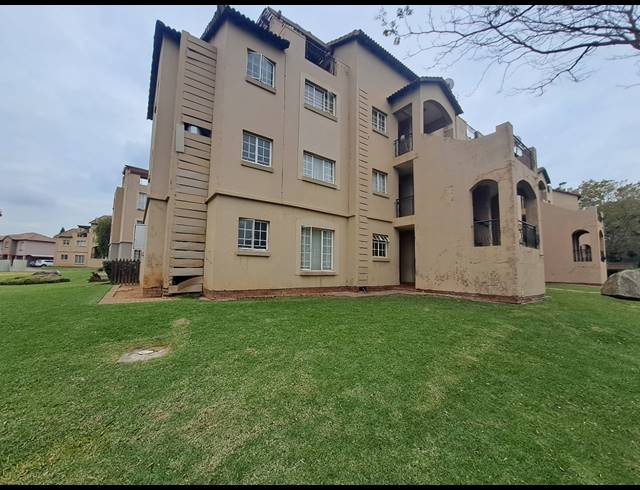 3 BEDROOM TOWNHOUSE FOR SALE IN CASTLEVIEW